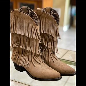 Fringe Tan Dingo Boots Size 7M